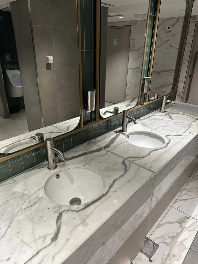 Photograph of the bathroom at the Pearl Lounge, AUH