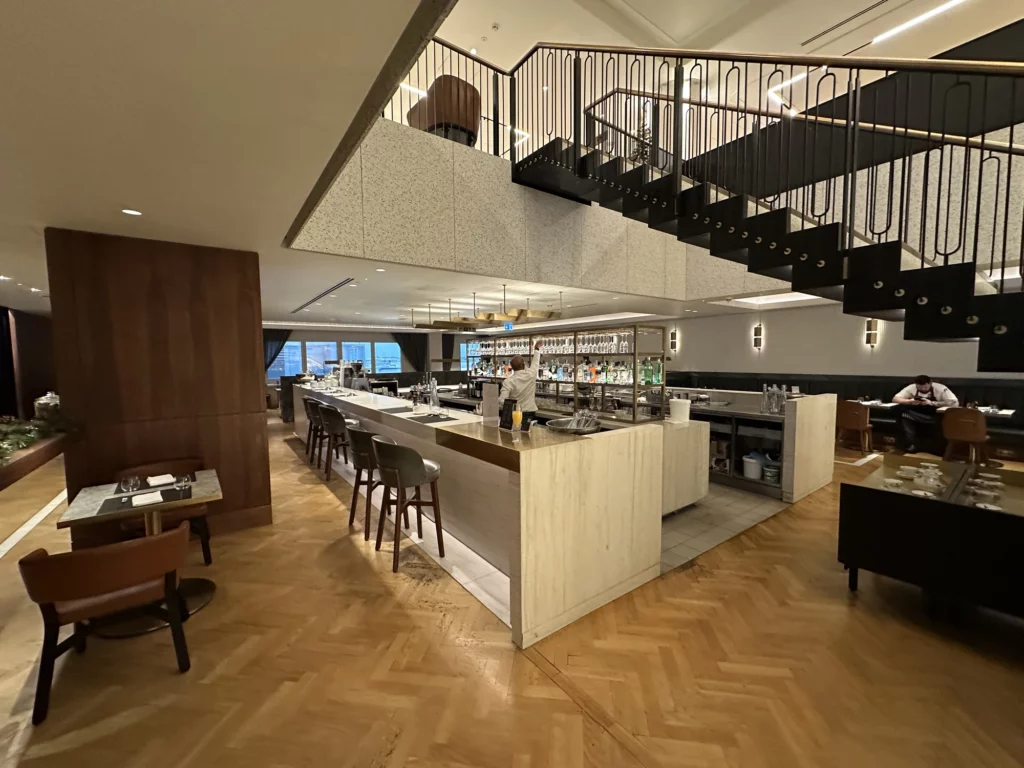 Photograph of the lower floor bar at the Qantas Lounge