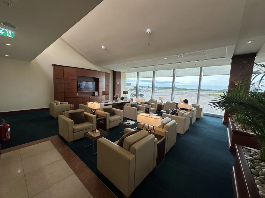 The old but perfectly decent Emirates lounge at Manchester Airport The old but perfectly decent Emirates lounge at Manchester Airport