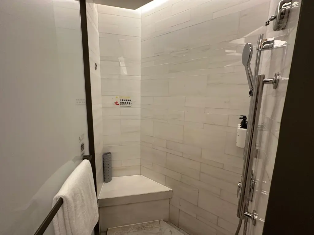 The well sized shower The well sized shower