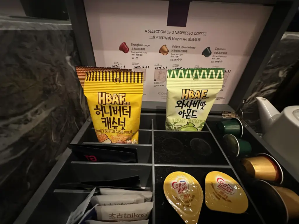 The tea and coffee tray comes with HBAF nuts The tea and coffee tray comes with HBAF nuts
