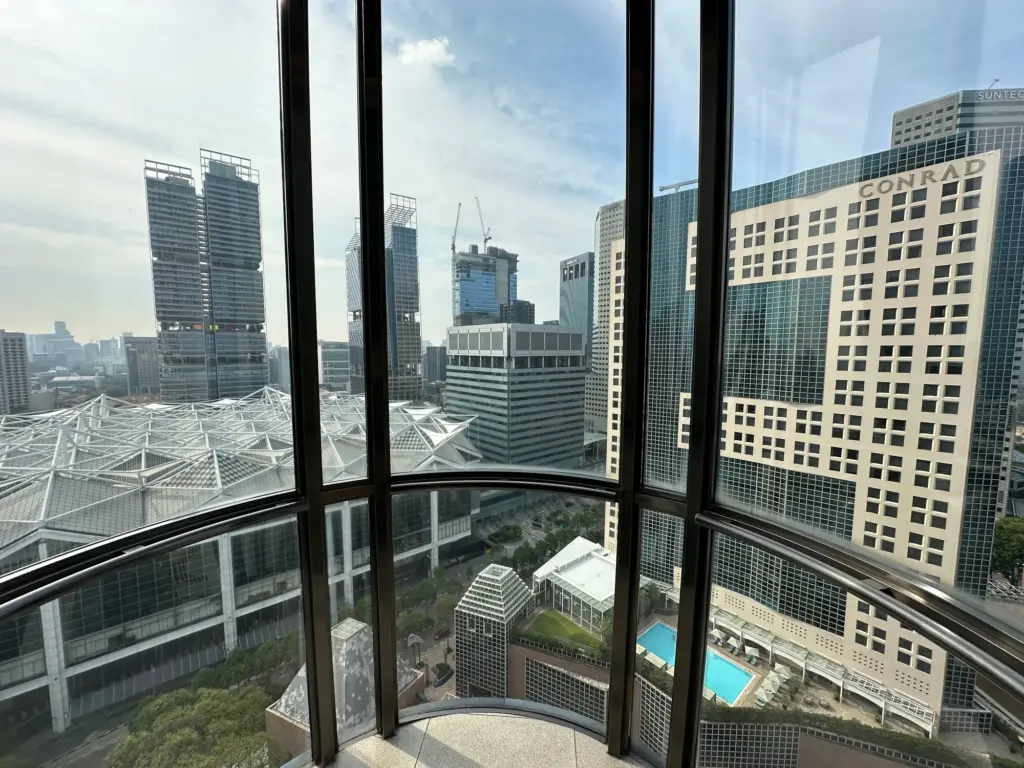 The outside lift takes you to the higher floors The outside lift takes you to the higher floors
