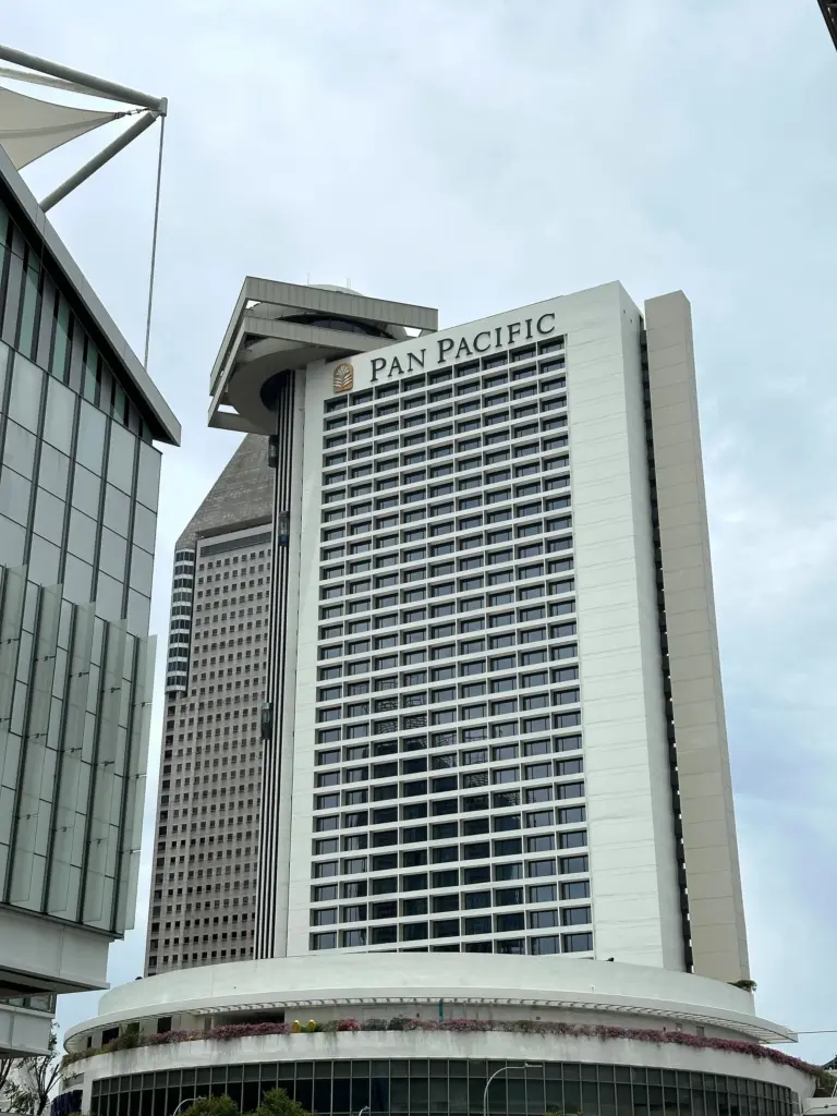 The Pan Pacific hotel in Singapore overlooking Marina Bay The Pan Pacific hotel in Singapore overlooking Marina Bay
