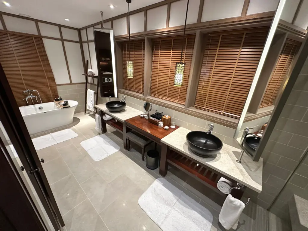 The villa bathroom at the Anantara
