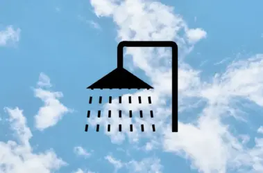 Does Manchester Airport have an arrivals lounge?