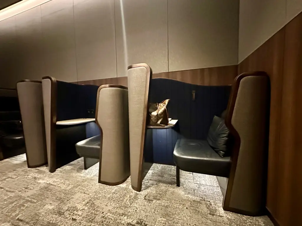 Work pods in a quiet area of the SilverKris lounge Work pods in a quiet area of the SilverKris lounge