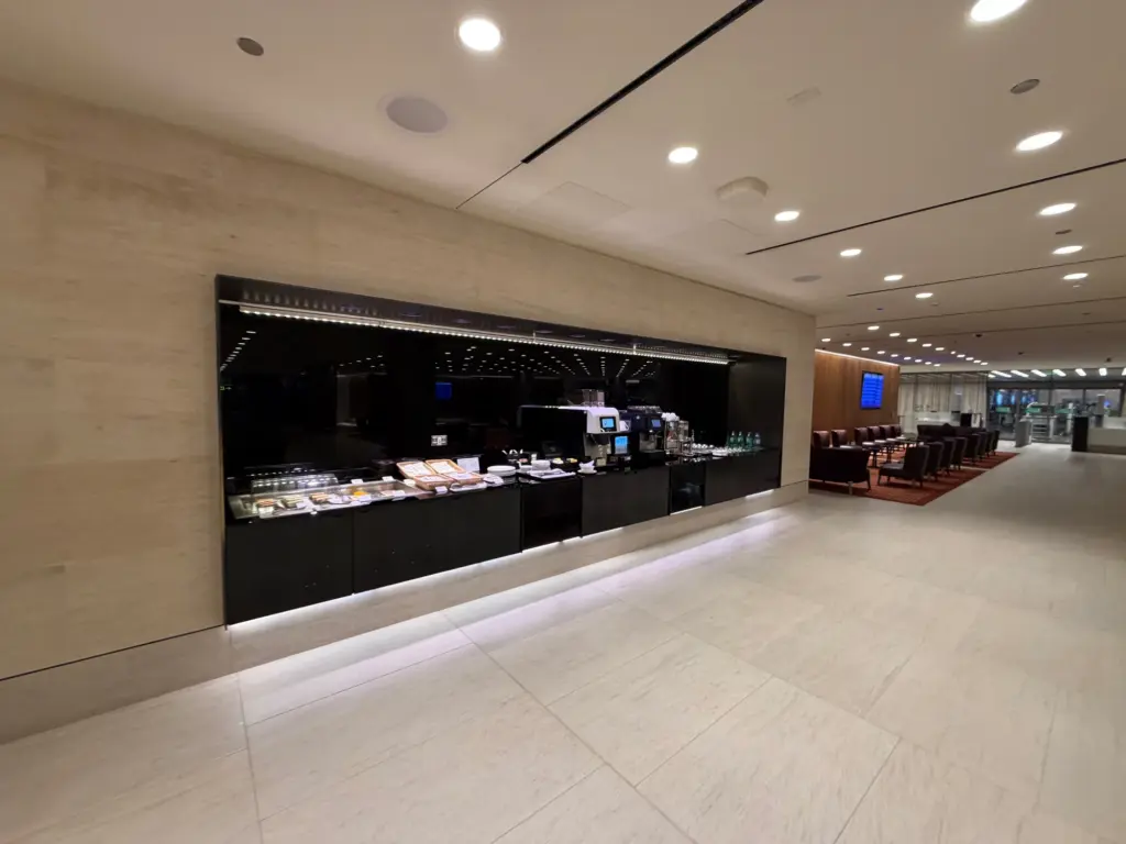 The lone food and drink station in the arrivals lounge