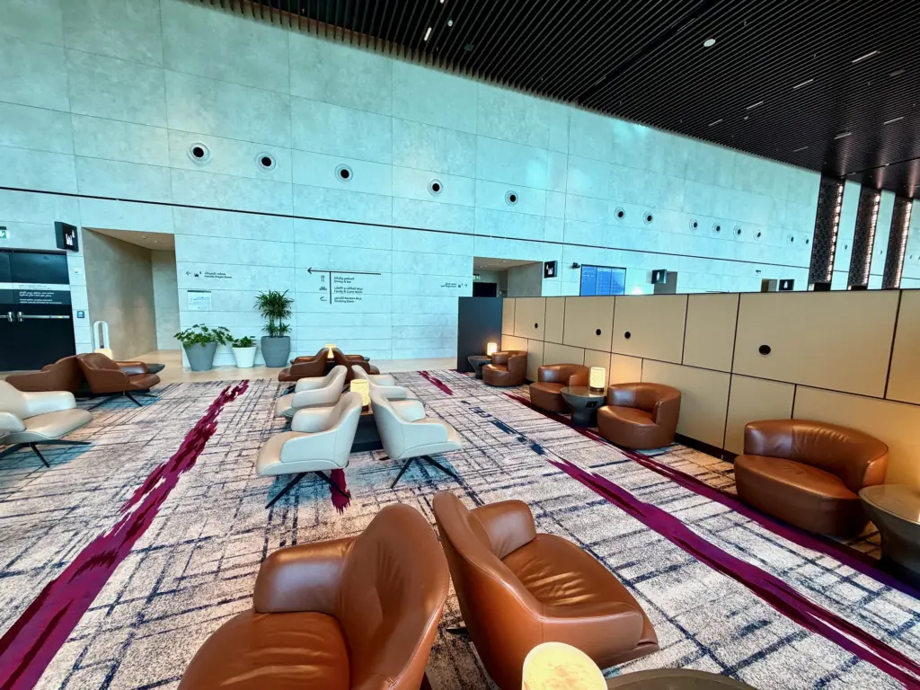 The lounge has seating for over seven hundred people The lounge has seating for over seven hundred people