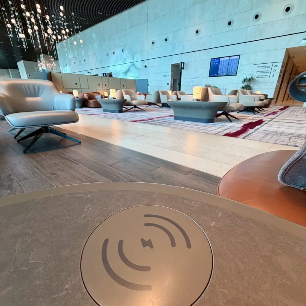 qatar-garden-lounge-phone-charging - Pointszilla