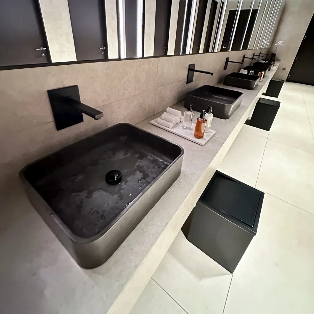 qatar-garden-lounge-toilets-sinks - Pointszilla