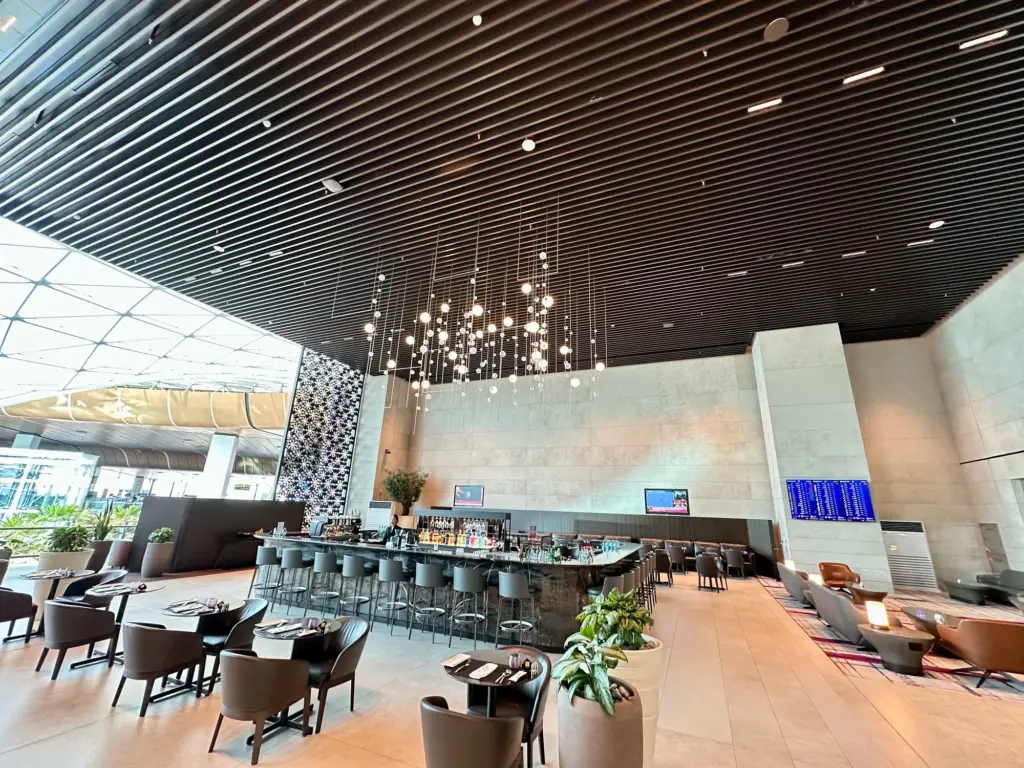 The sit down dining area is at the far right of the lounge The sit down dining area is at the far right of the lounge