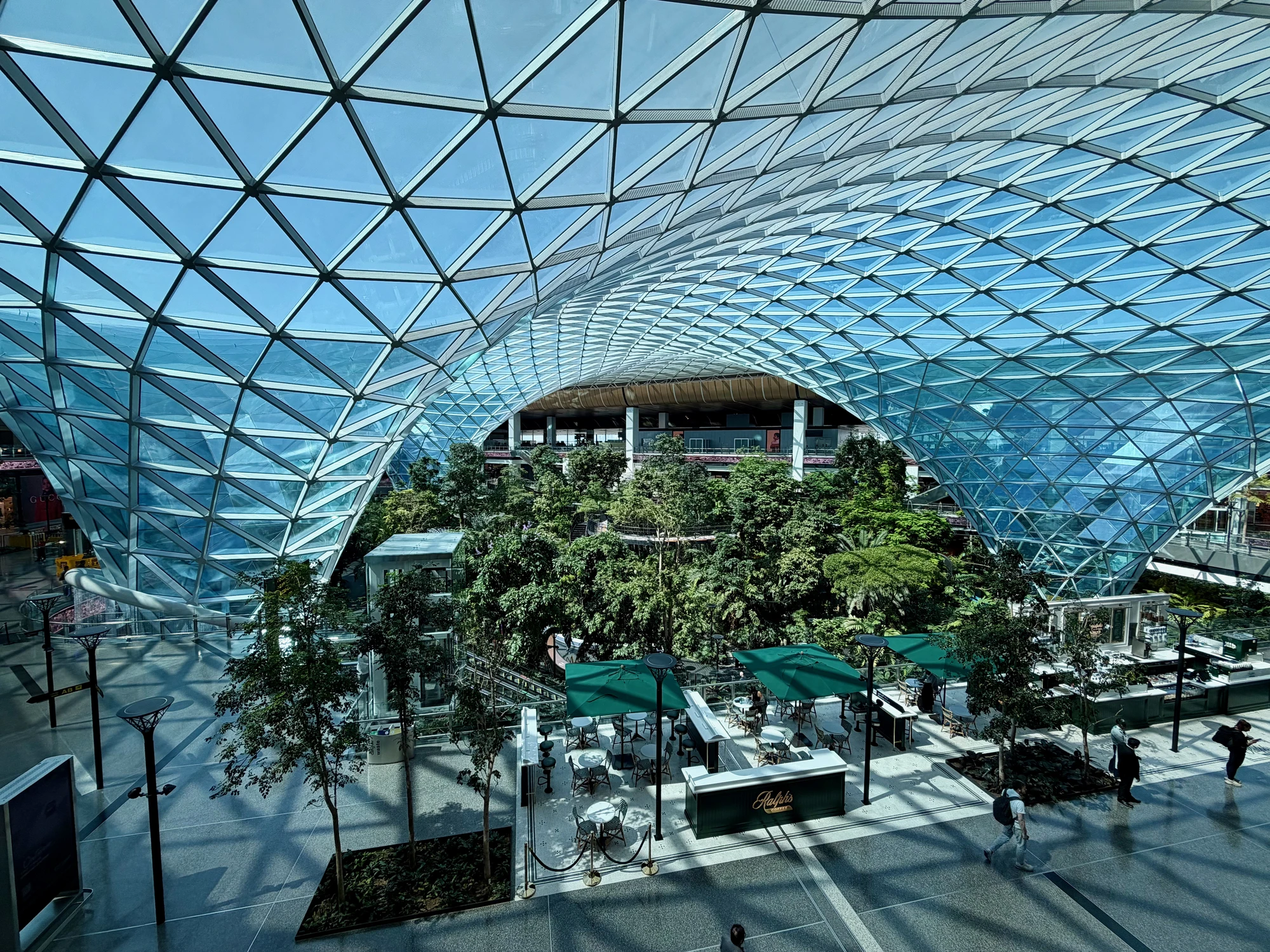 Review: Qatar Airways Garden Lounge (Al Mourjan) at Doha