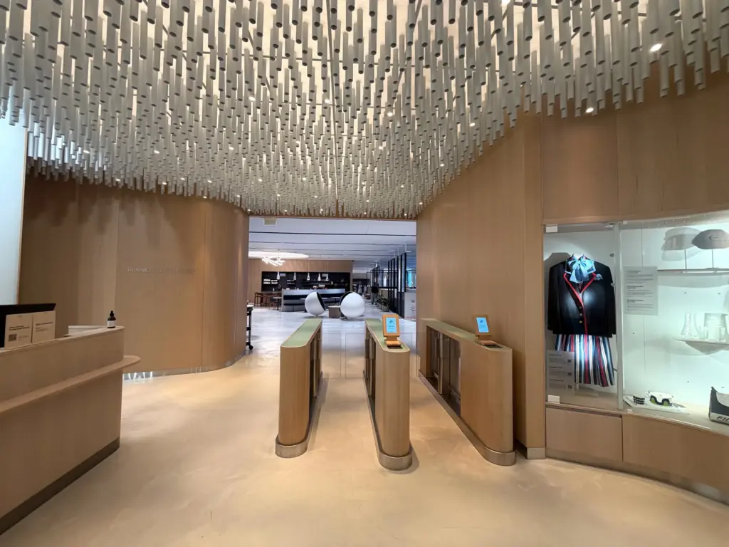 The entranceway to the Business lounge