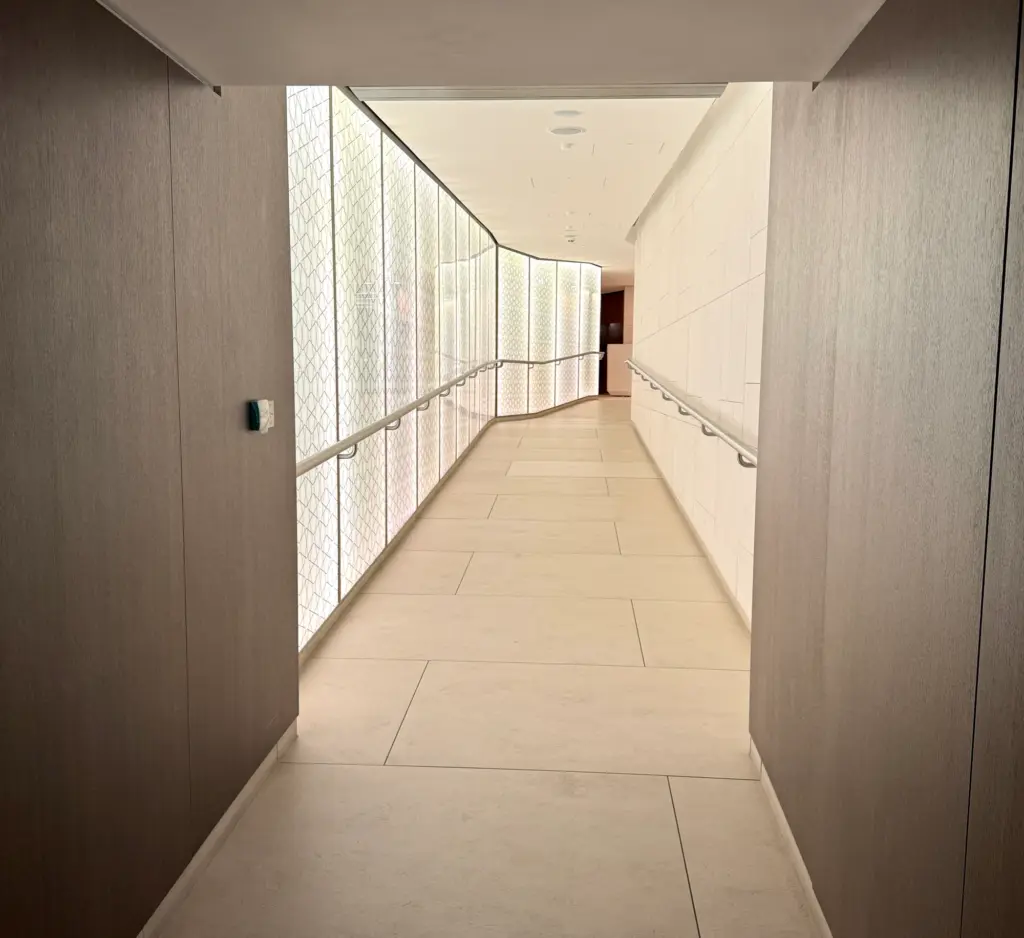 The classy hallway into the lounge reception