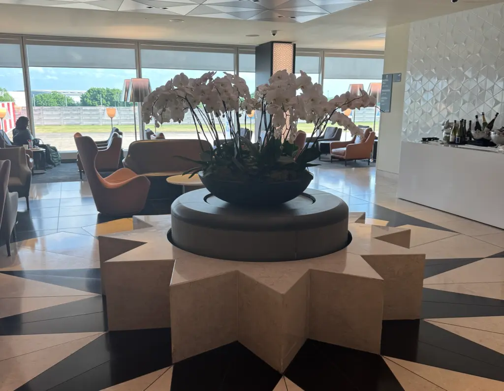 Qatar do like to have interesting objects in their lounges