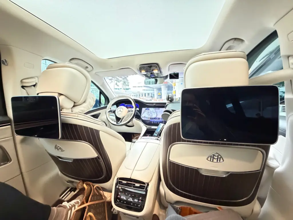The Maybach that arrived when we ordered an Uber The Maybach that arrived when we ordered an Uber