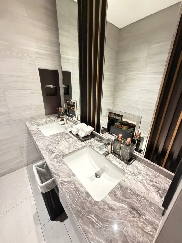 The beautiful bathrooms inside Asian Live The beautiful bathrooms inside Asian Live