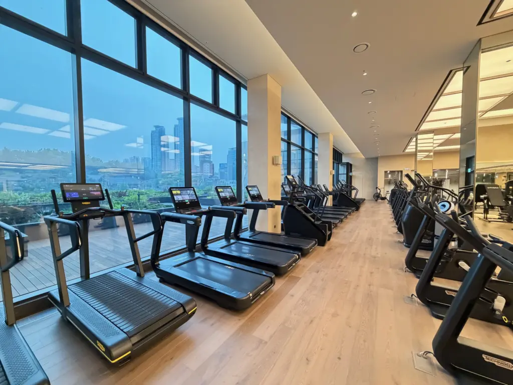 Running machines with a view Running machines with a view