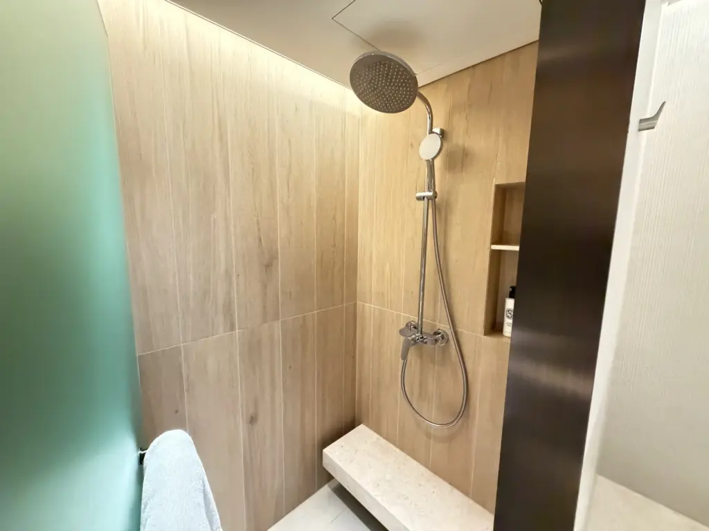 The separate shower Powerful The separate shower Powerful