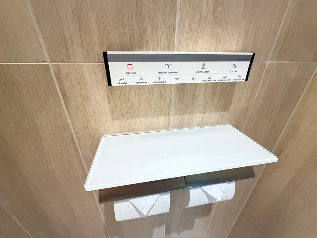 The toilet controls It had most of the basics but lacked the automatic seat and lid raising and lowering The toilet controls It had most of the basics but lacked the automatic seat and lid raising and lowering