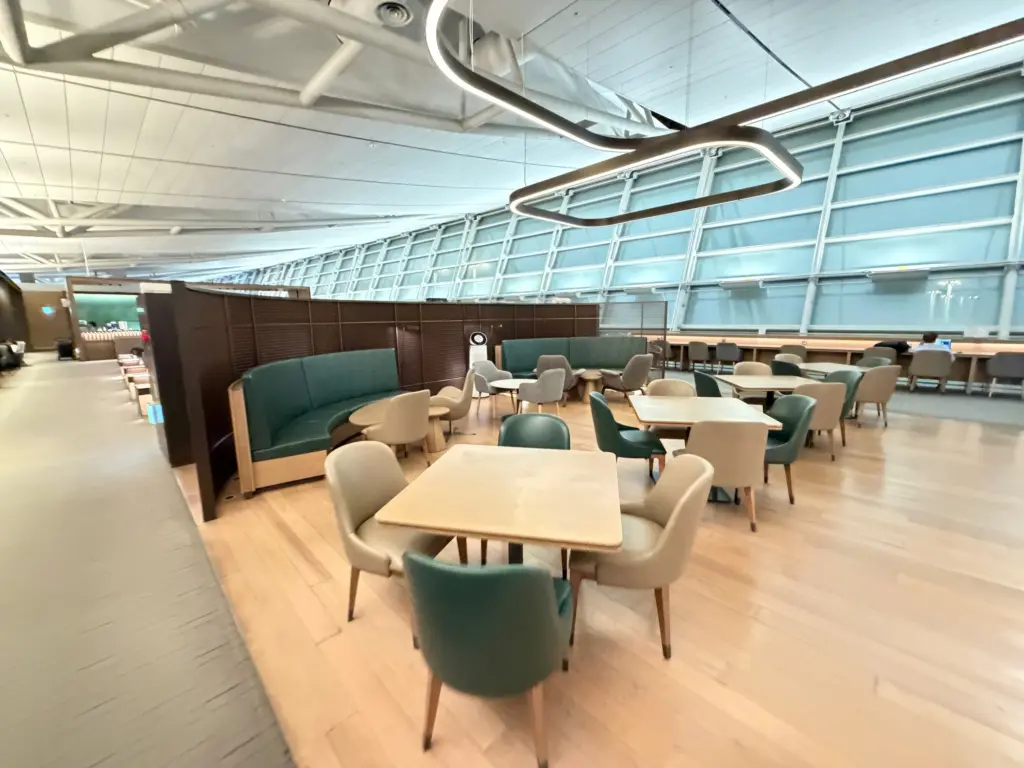 An attractive lounge but let down by a poor FB offering Photograph of the Asiana lounge at Seoul Incheon