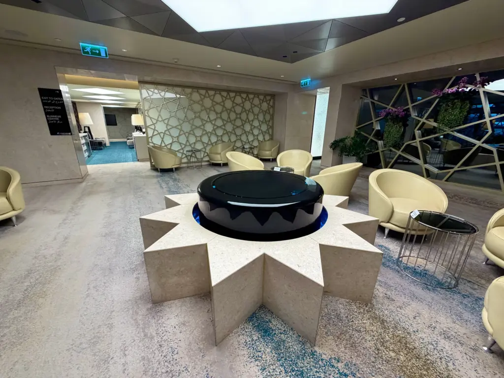 An object of sorts inside the lounge A photograph of the inside of the Qatar Bangkok lounge